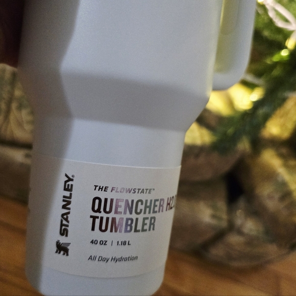 Stanley White Quencher H2.0 Tumbler - Picture 5 of 7